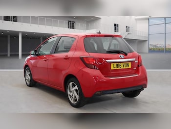 Used Toyota Yaris 2016 for sale - 76239941: Photo 2