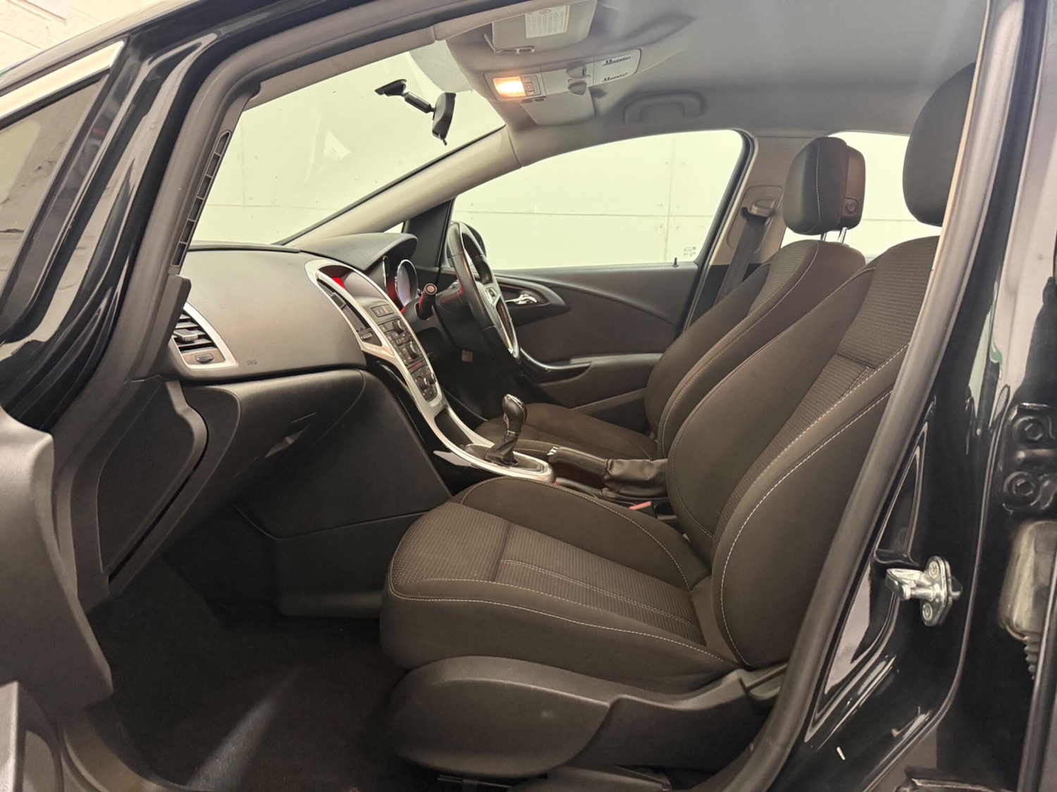 Used Vauxhall Astra for sale - 76997580: Photo 34