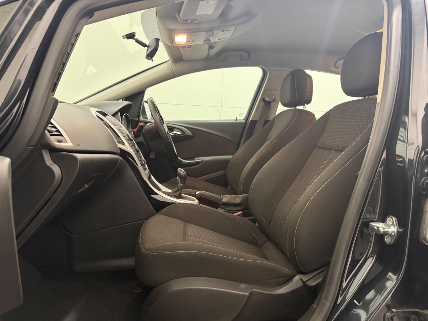 Used Vauxhall Astra for sale - 76997580: Photo 35