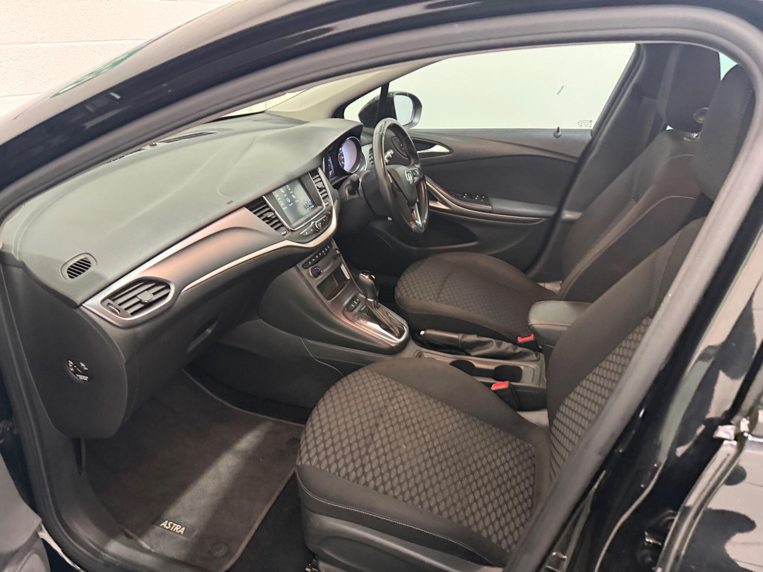 Used Vauxhall Astra 2019 for sale - 76752974: Photo 40