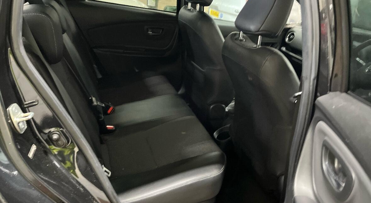 Used Toyota Yaris for sale - 77939602: Photo 4