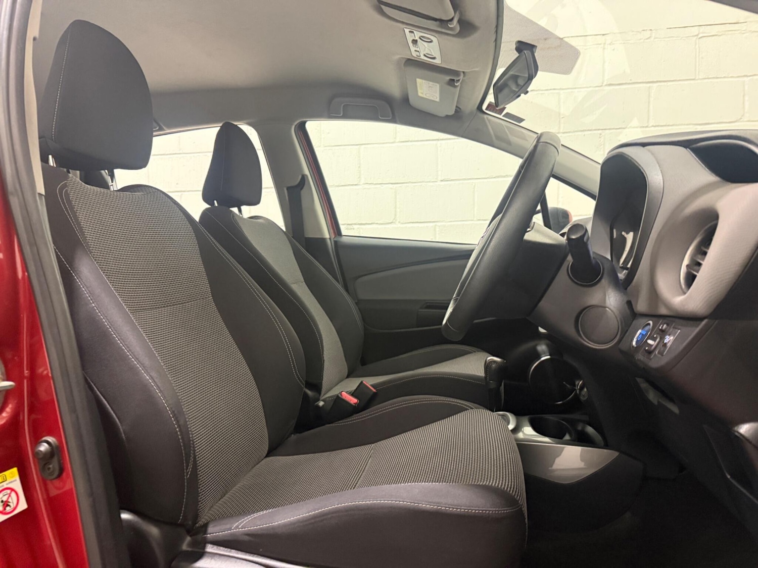 Used Toyota Yaris 2015 for sale - 77925991: Photo 26