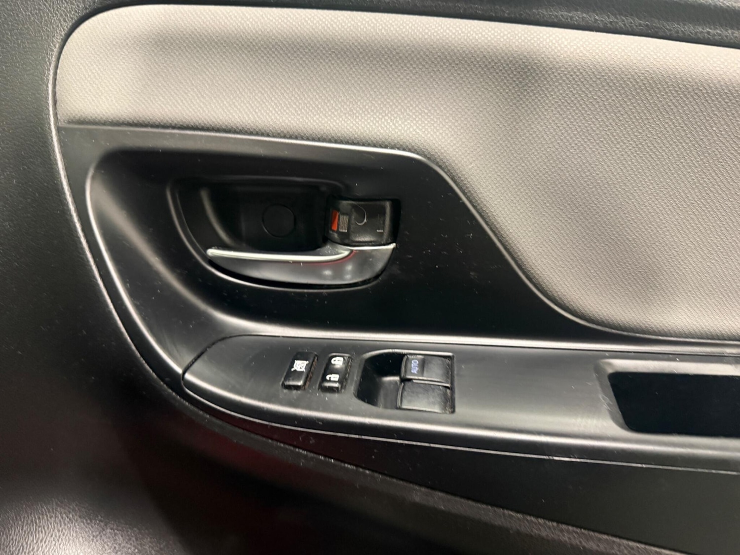 Used Toyota Yaris 2015 for sale - 77925991: Photo 27