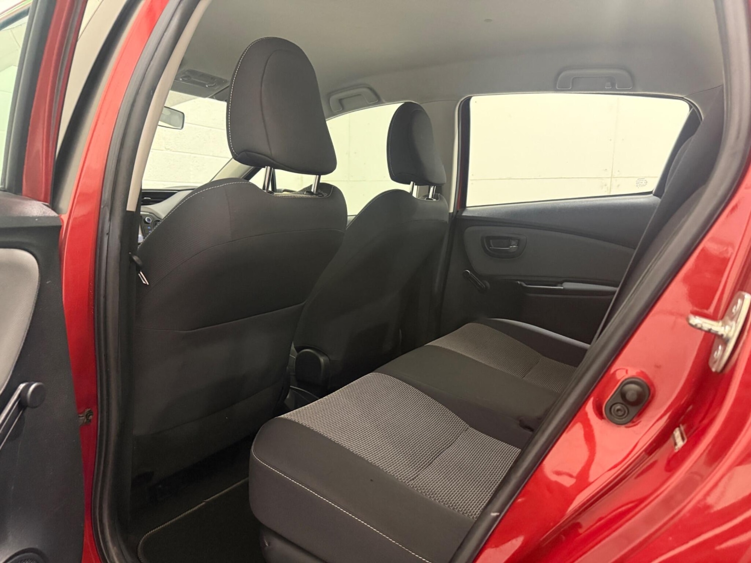 Used Toyota Yaris 2015 for sale - 77925991: Photo 36