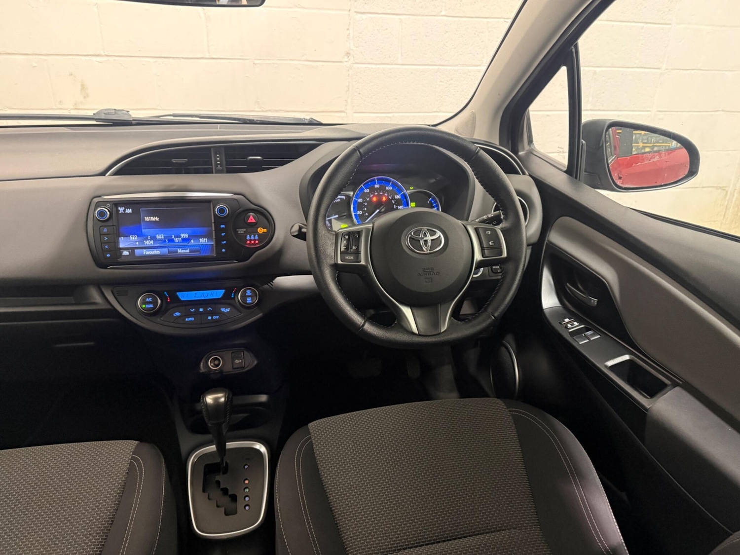Used Toyota Yaris 2015 for sale - 77925991: Photo 38
