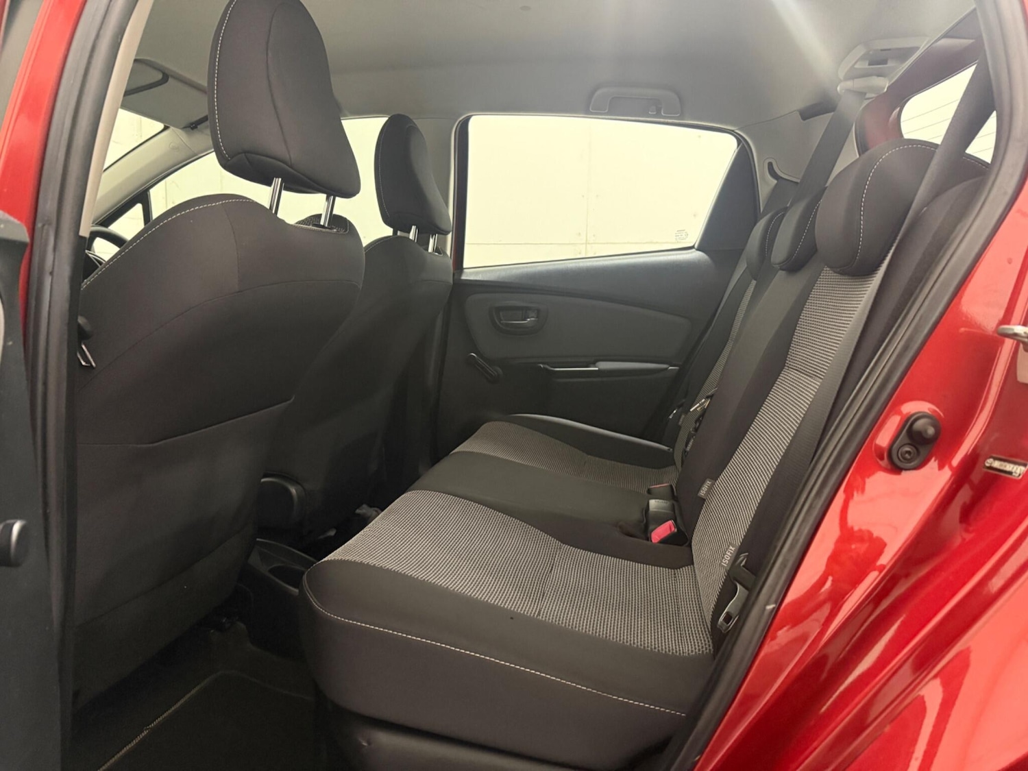 Used Toyota Yaris 2015 for sale - 77925991: Photo 40