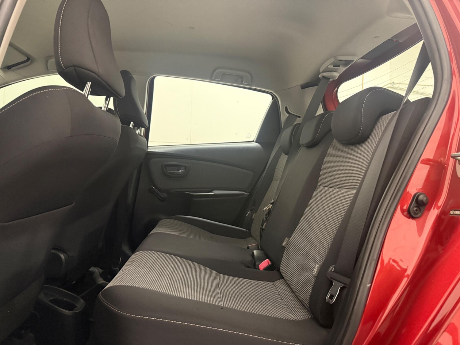 Used Toyota Yaris 2015 for sale - 77925991: Photo 41