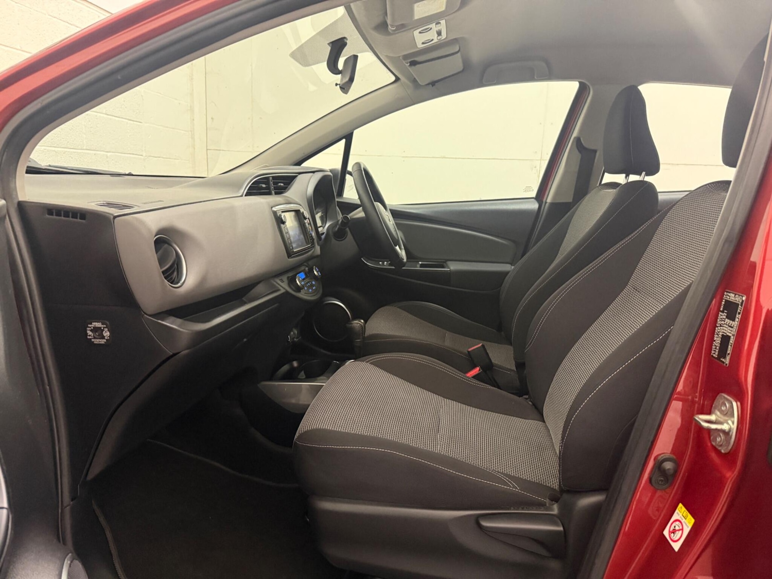 Used Toyota Yaris 2015 for sale - 77925991: Photo 42