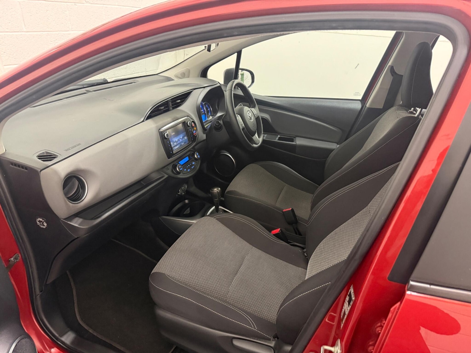 Used Toyota Yaris 2015 for sale - 77925991: Photo 46