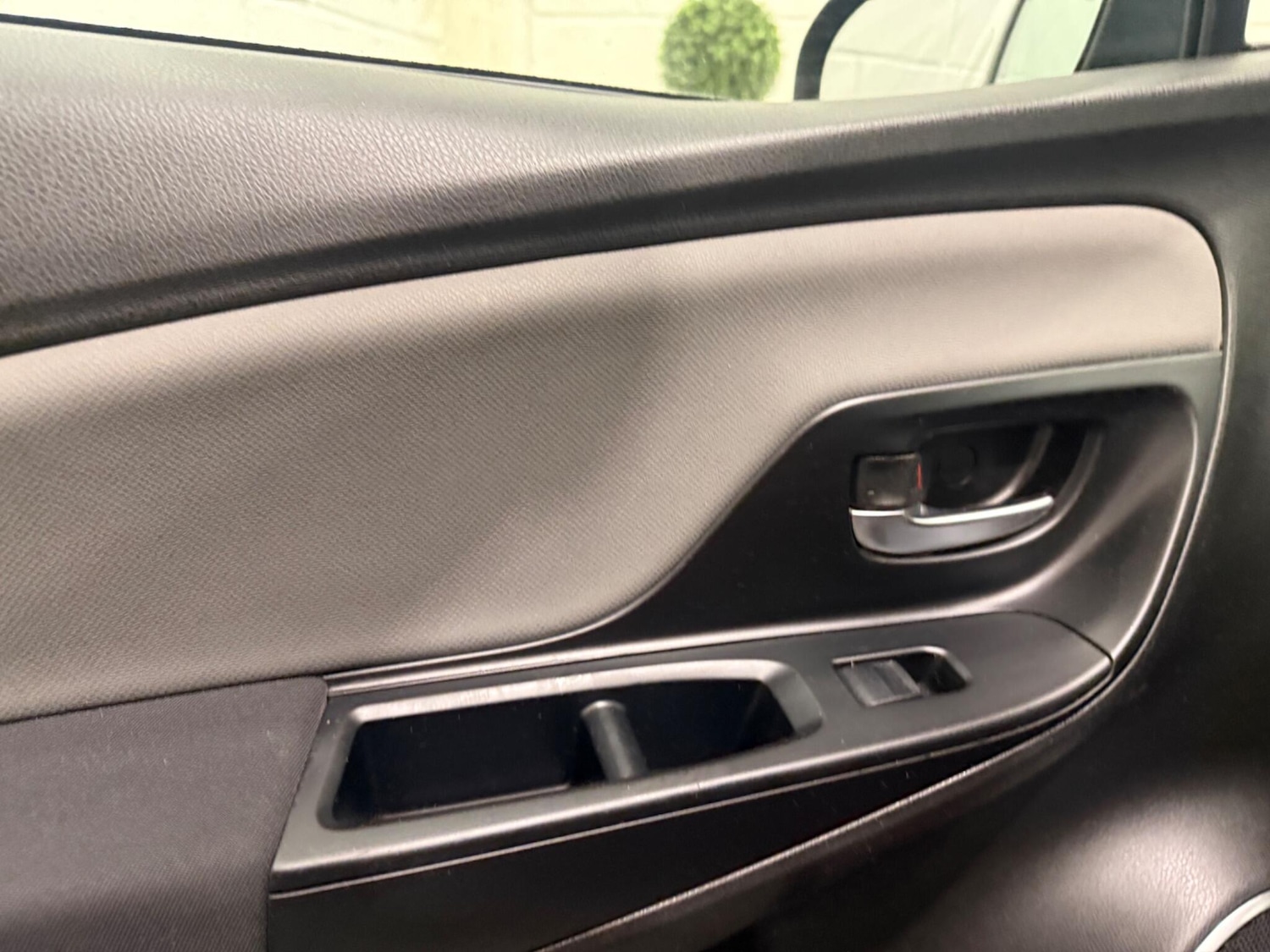 Used Toyota Yaris 2015 for sale - 77925991: Photo 47