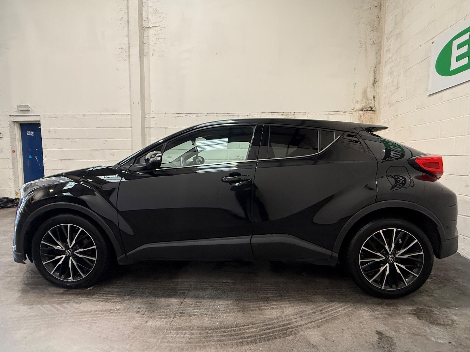 Used Toyota C-HR 2017 for sale - 77479126: Photo 5