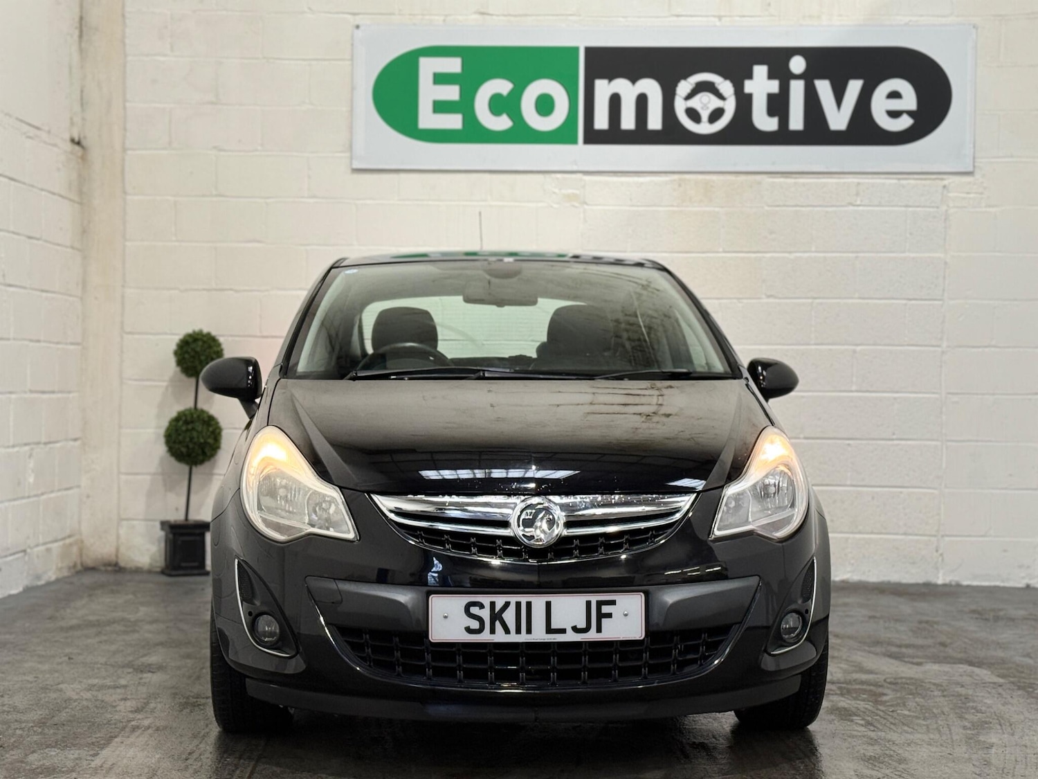 Used Vauxhall Corsa 2011 for sale - 78047923: Photo 2