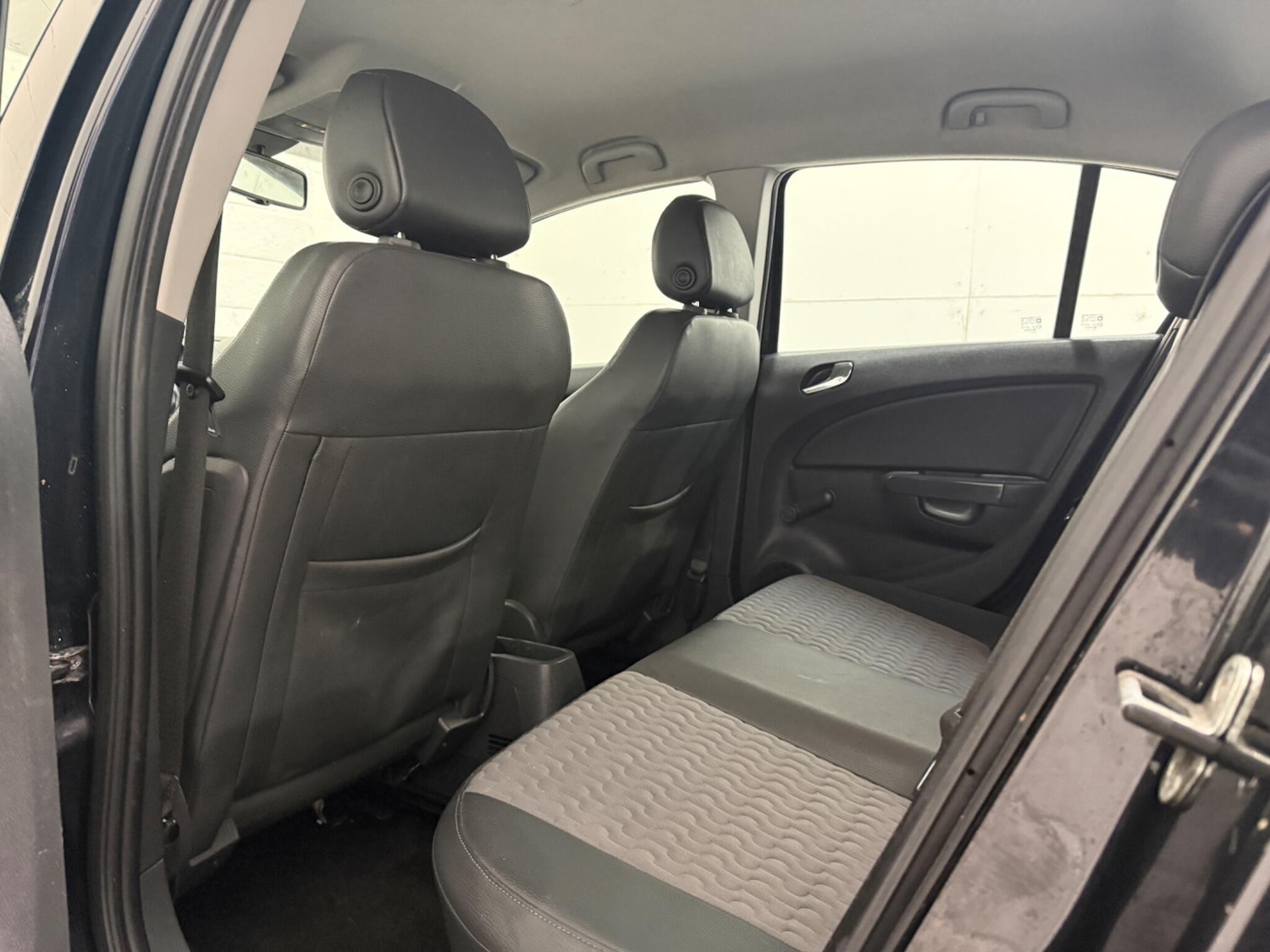 Used Vauxhall Corsa 2011 for sale - 78047923: Photo 24