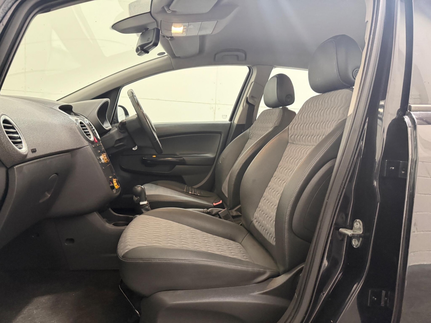 Used Vauxhall Corsa 2011 for sale - 78047923: Photo 33