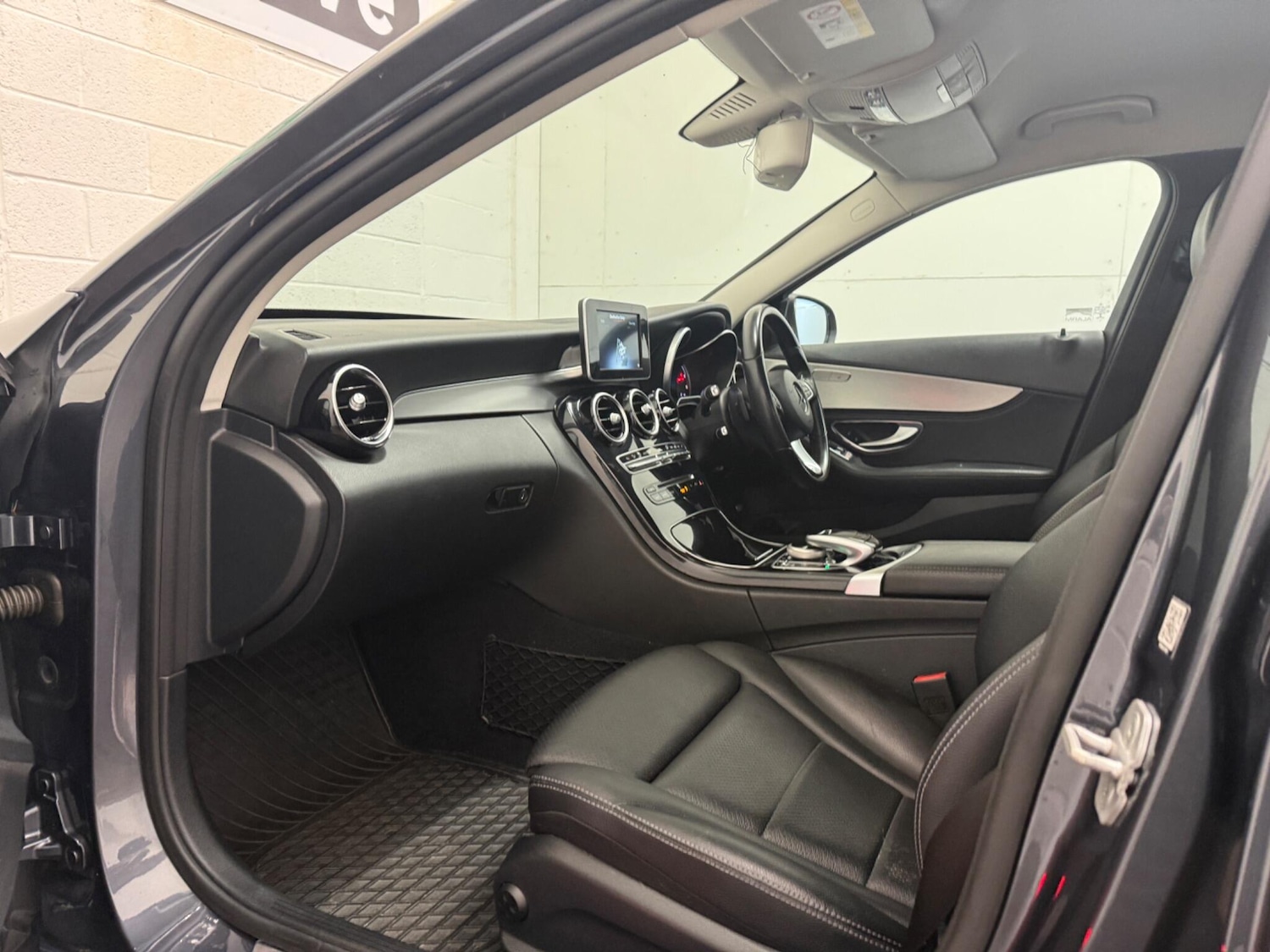 Used Mercedes-Benz C Class 2016 for sale - 76659174: Photo 17