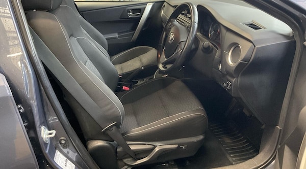 Used Toyota Auris 2015 for sale - 76201329: Photo 2