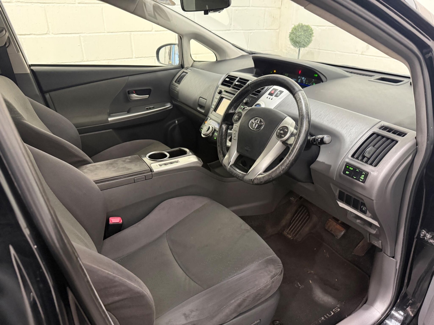 Used Toyota Prius+ 2015 for sale - 77202650: Photo 17