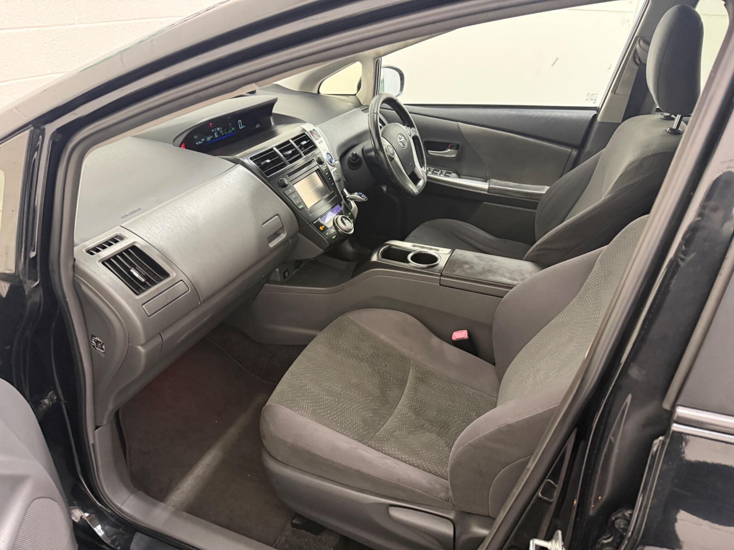 Used Toyota Prius+ 2015 for sale - 77202650: Photo 37