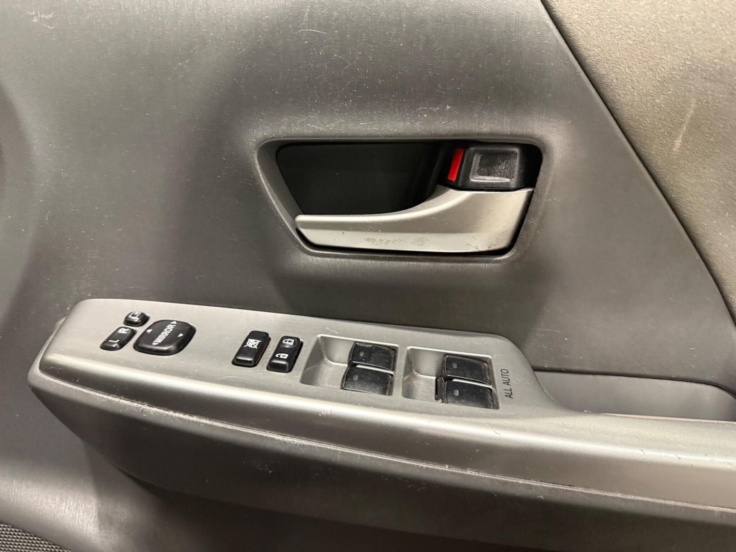 Used Toyota Prius+ 2015 for sale - 77202650: Photo 48