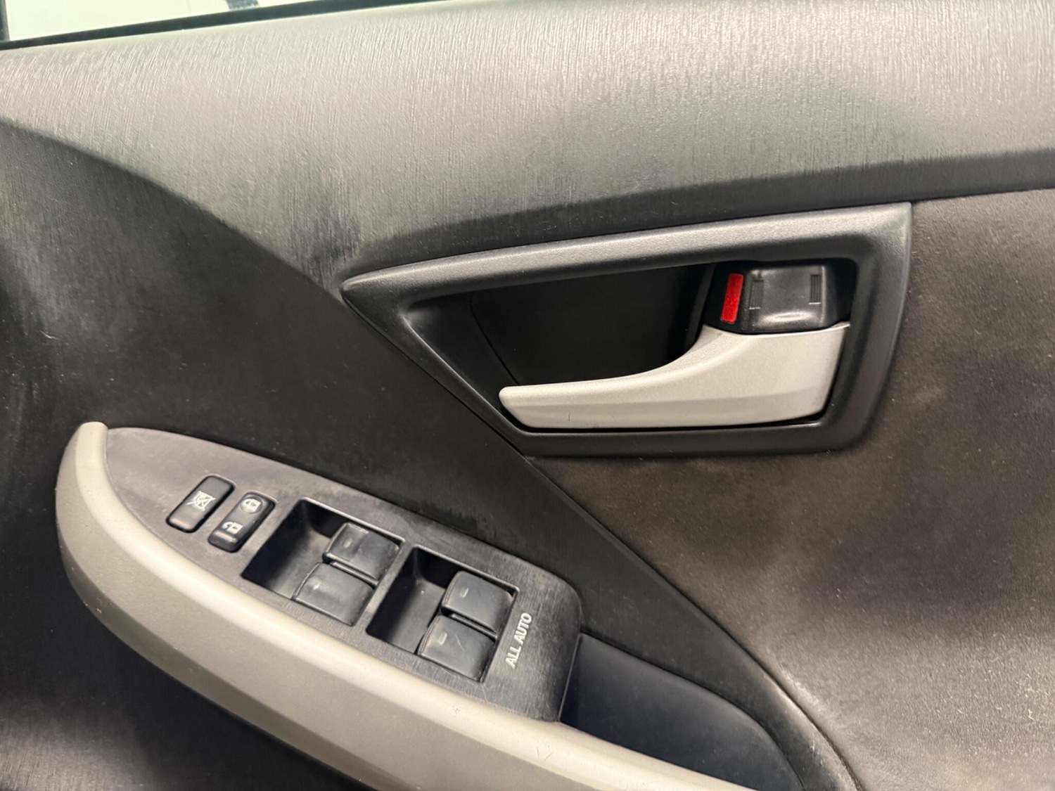 Used Toyota Prius 2014 for sale - 77305129: Photo 31