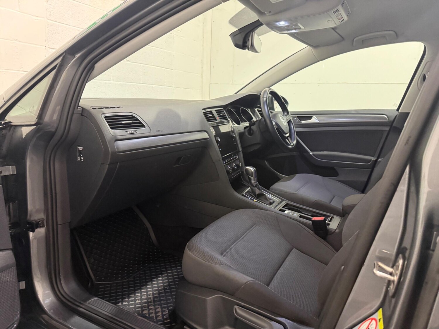 Used Volkswagen Golf 2019 for sale - 77574530: Photo 37