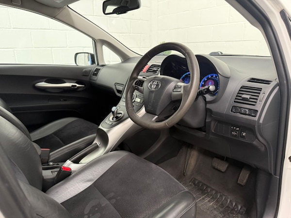Used Toyota Auris 2011 for sale - 75577629: Photo 25