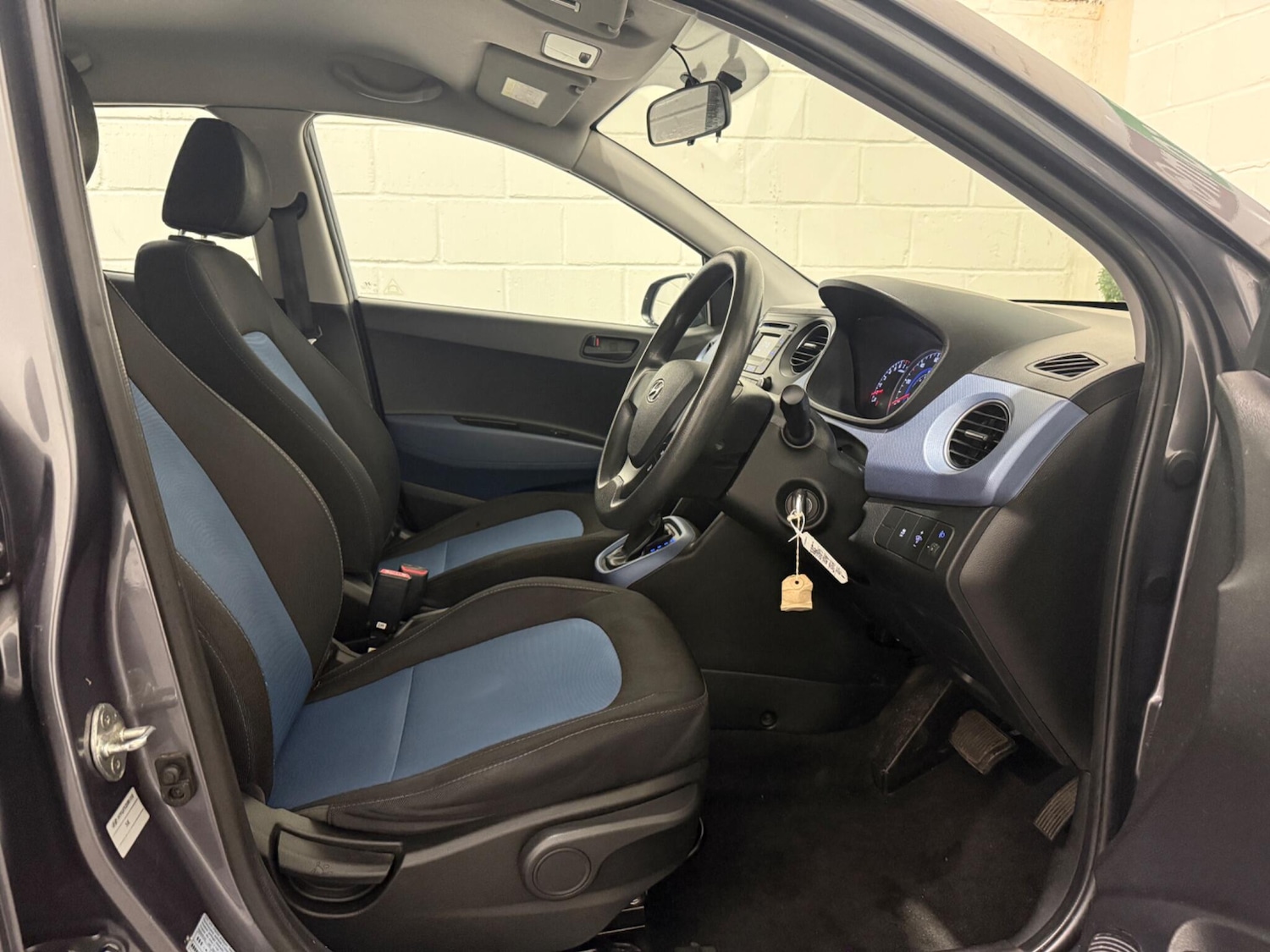 Used Hyundai i10 2015 for sale - 76592639: Photo 17