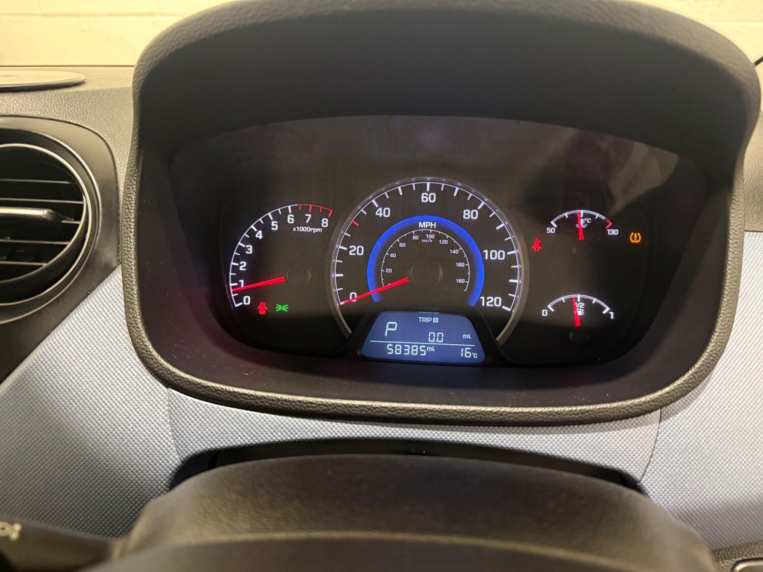 Used Hyundai i10 2015 for sale - 76592639: Photo 28