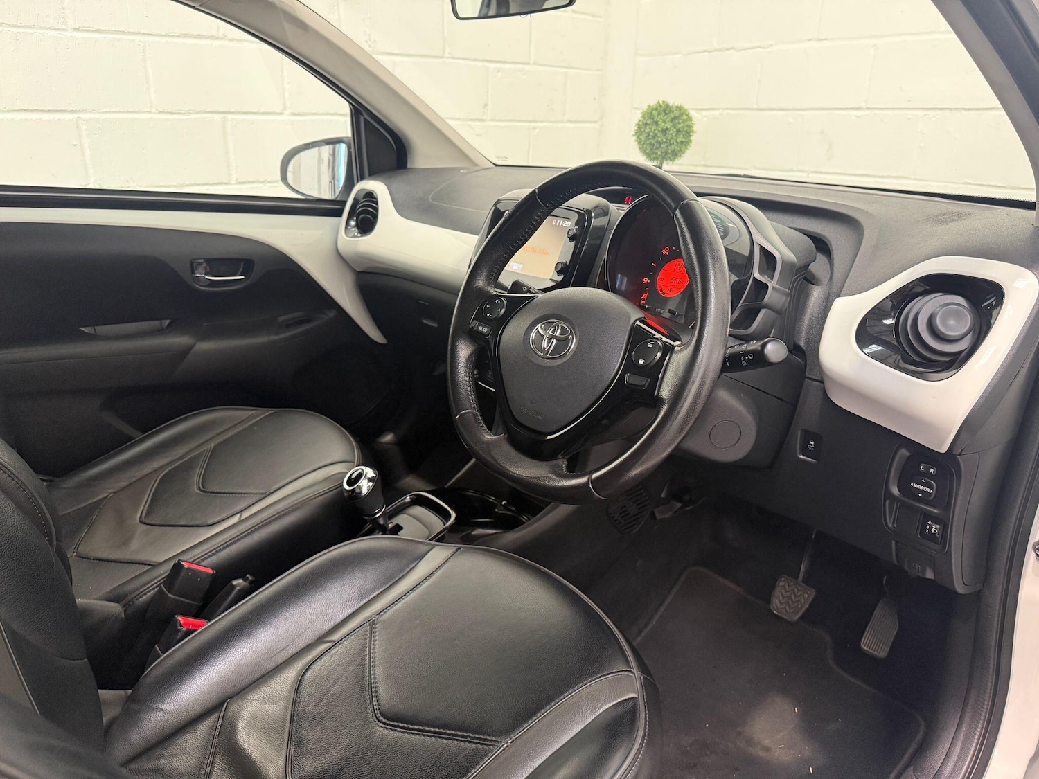 Used Toyota AYGO 2018 for sale - 77549885: Photo 25