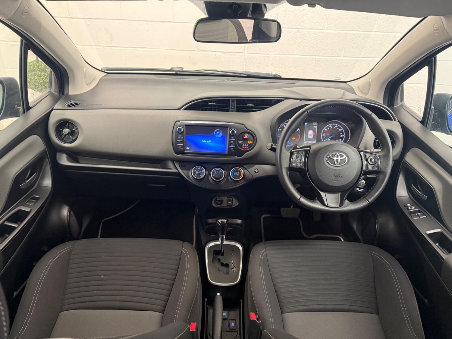 Used Toyota Yaris 2017 for sale - 76657937: Photo 14