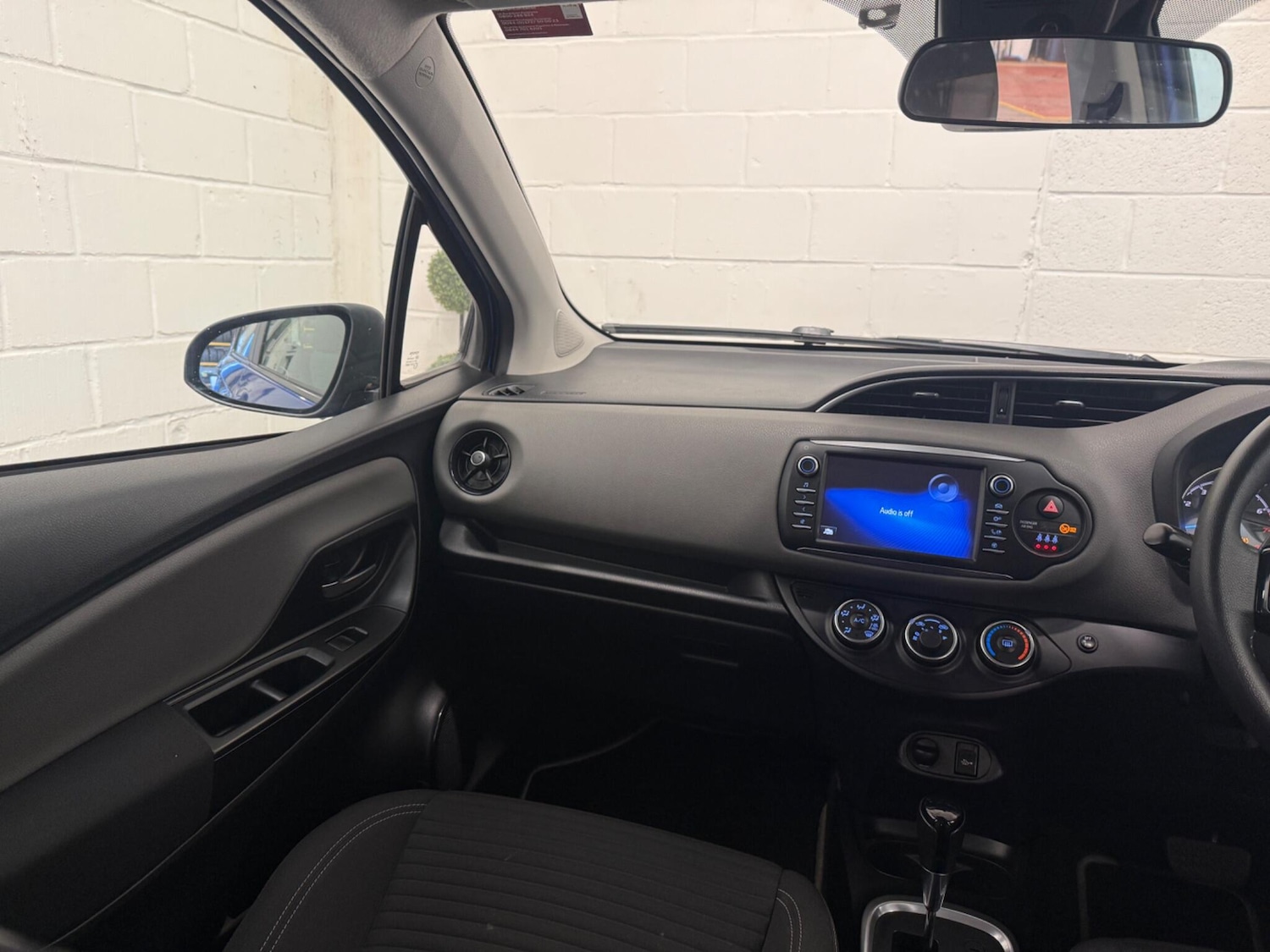 Used Toyota Yaris 2017 for sale - 76657937: Photo 15