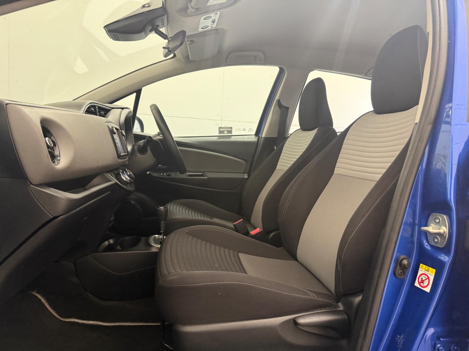 Used Toyota Yaris 2017 for sale - 76657937: Photo 33