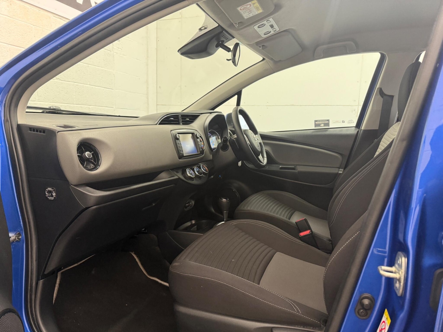 Used Toyota Yaris 2017 for sale - 76657937: Photo 34