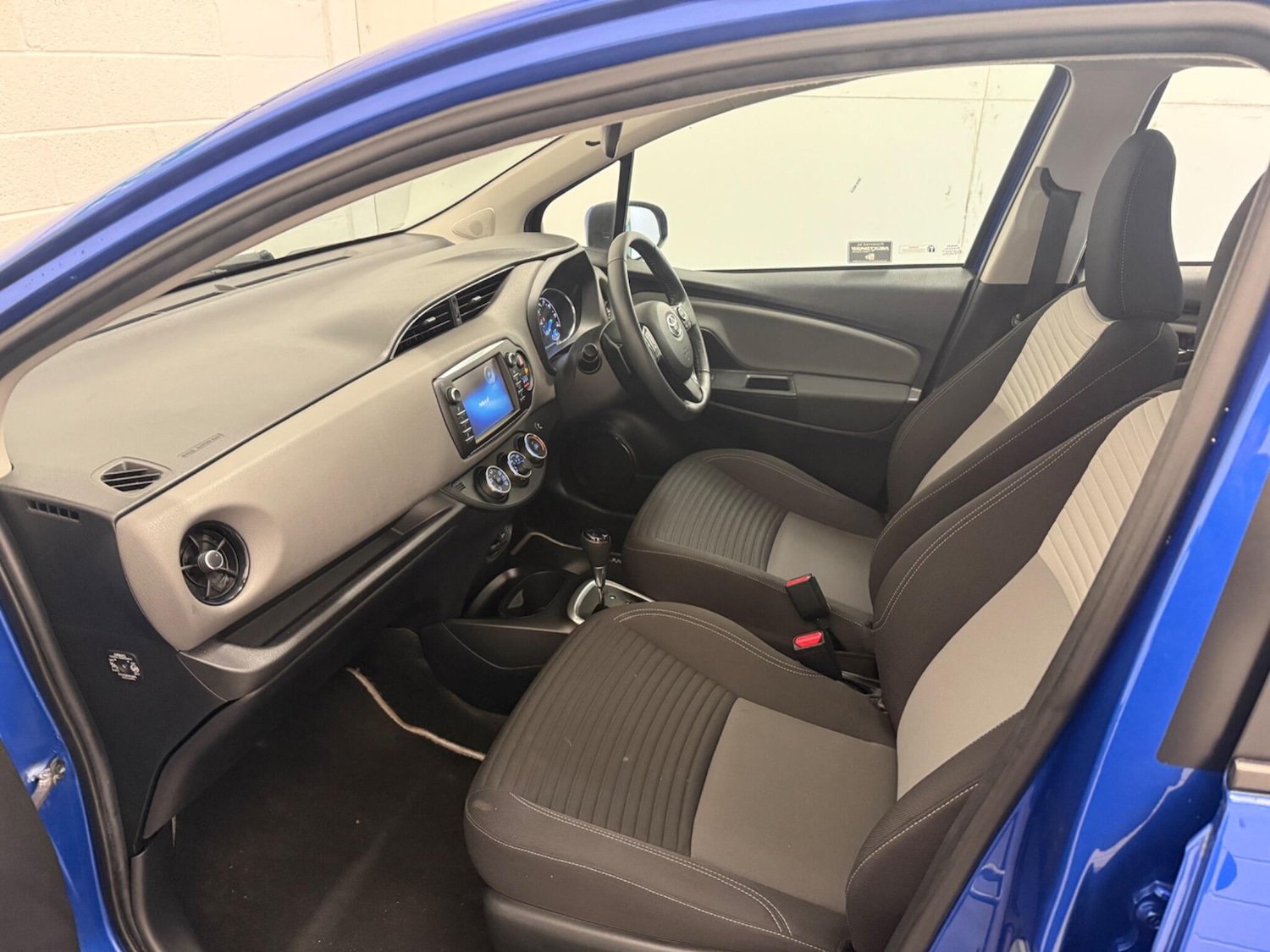 Used Toyota Yaris 2017 for sale - 76657937: Photo 35