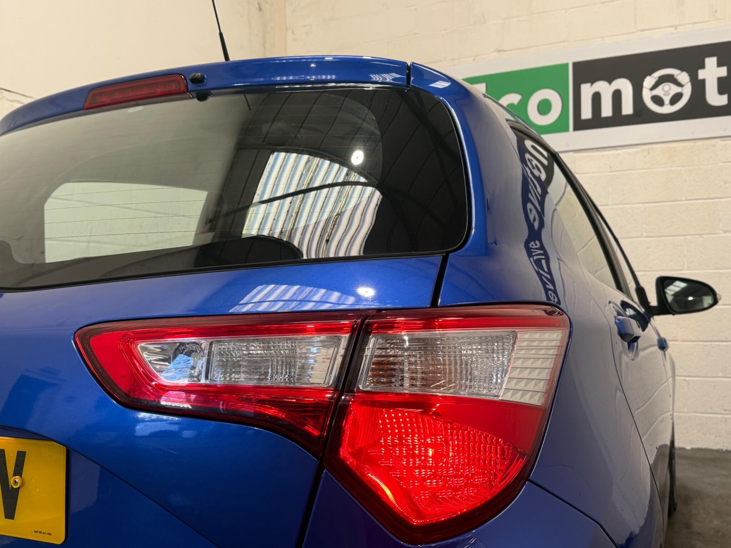 Used Toyota Yaris 2017 for sale - 76657937: Photo 36