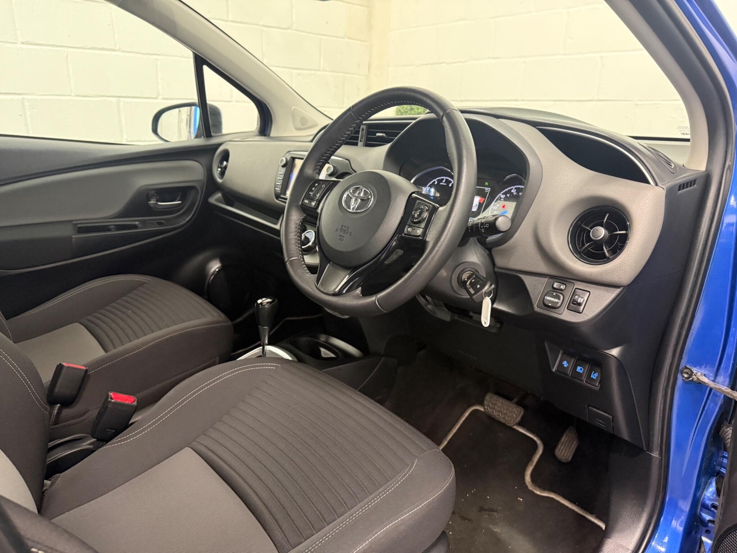 Used Toyota Yaris 2017 for sale - 76657937: Photo 45