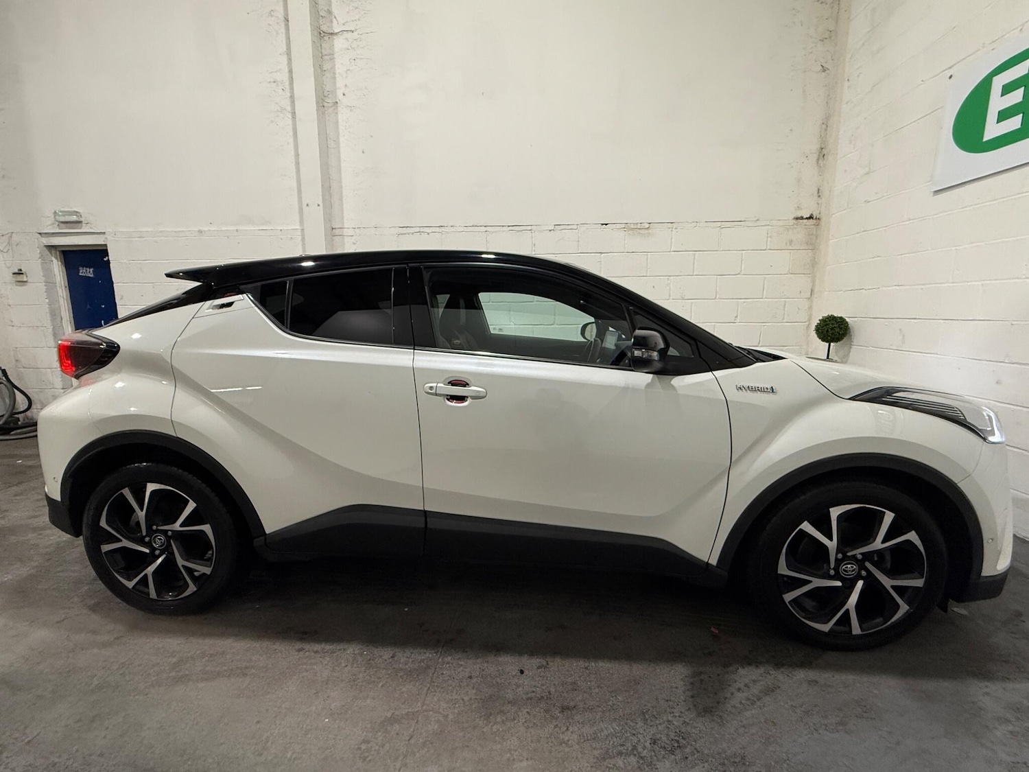 Used Toyota C-HR 2016 for sale - 76759404: Photo 9