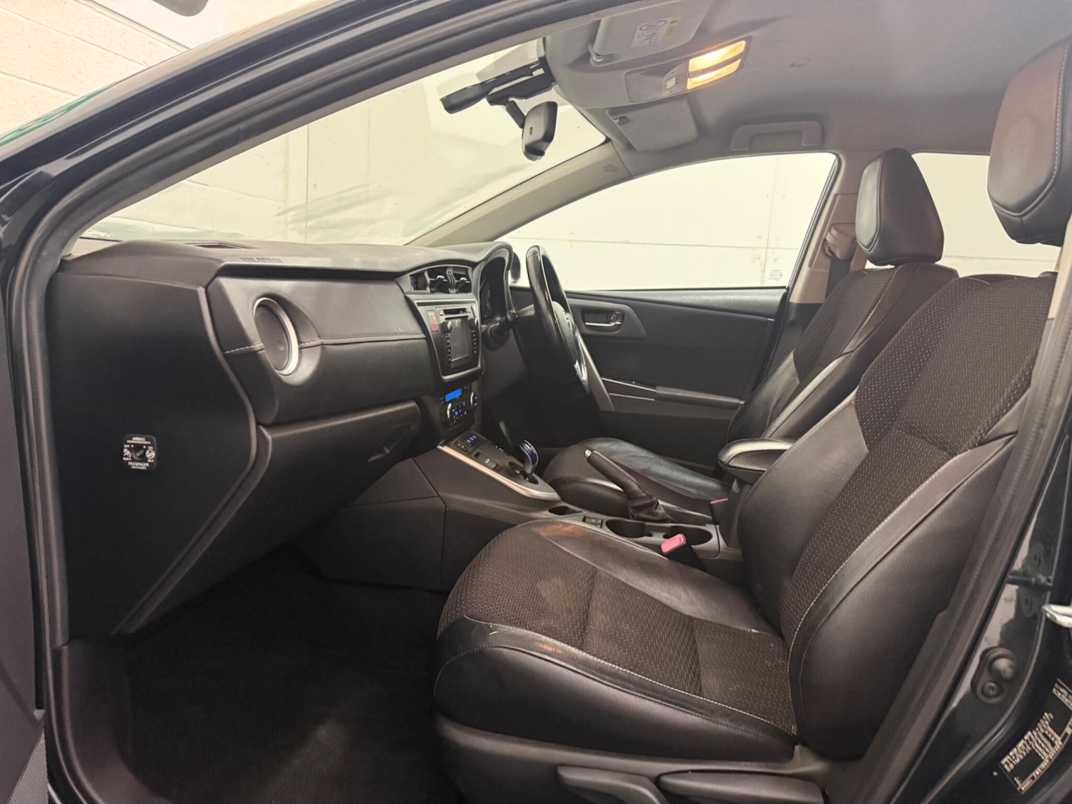 Used Toyota Auris 2013 for sale - 76802490: Photo 38