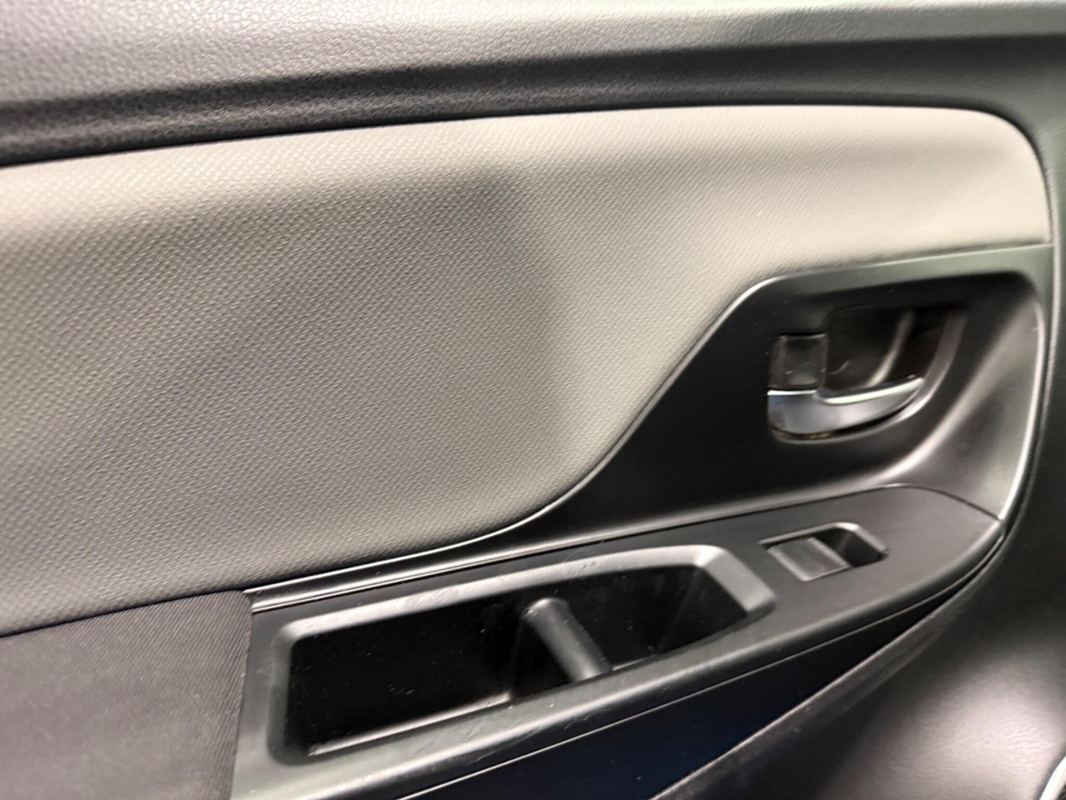 Used Toyota Yaris 2014 for sale - 76802160: Photo 32