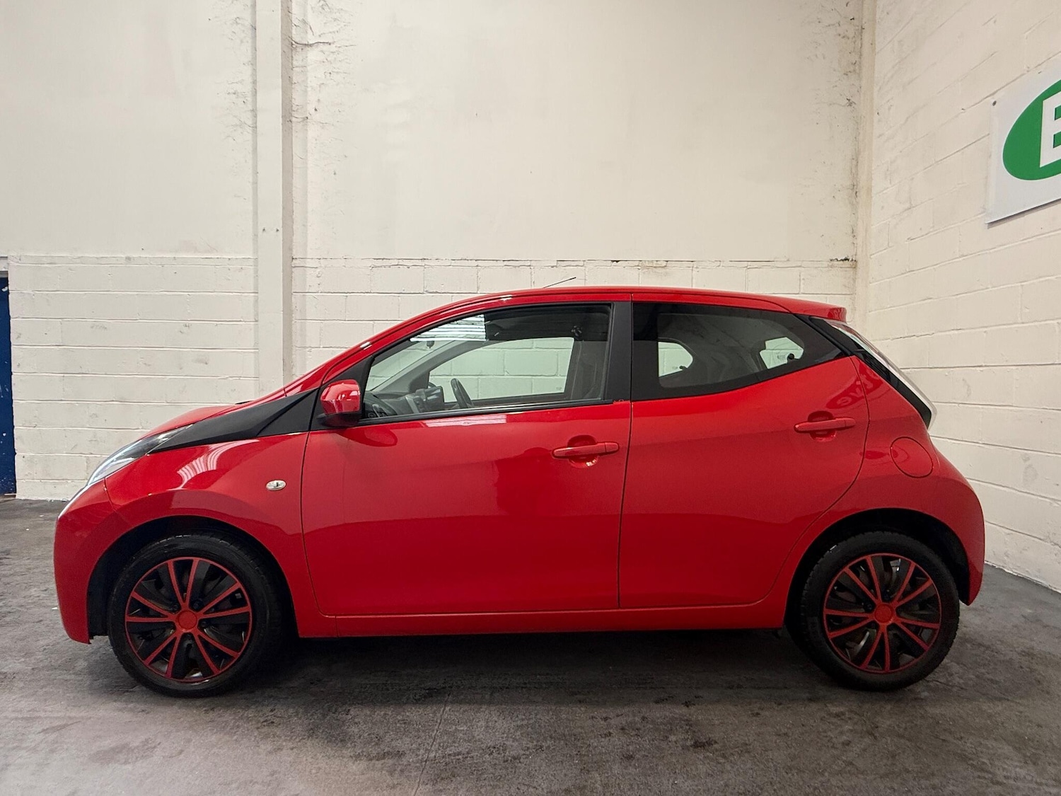 Used Toyota AYGO 2017 for sale - 76952970: Photo 5