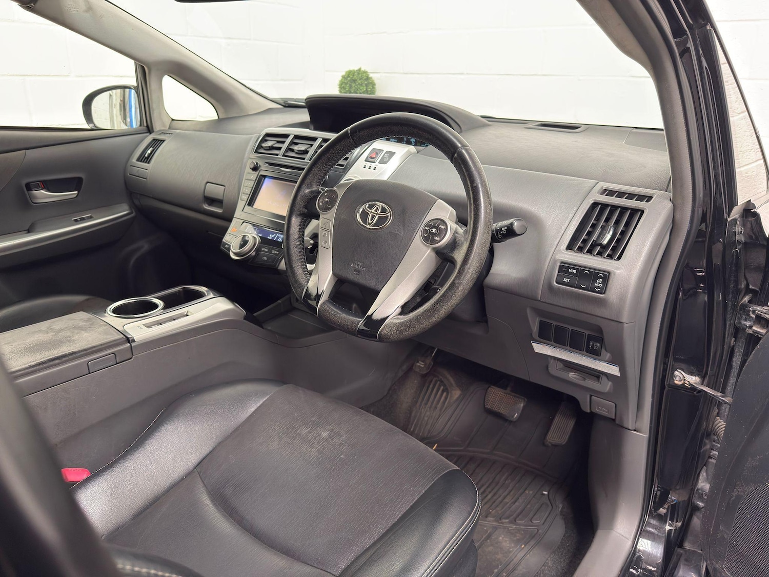 Used Toyota Prius+ 2014 for sale - 76109319: Photo 31