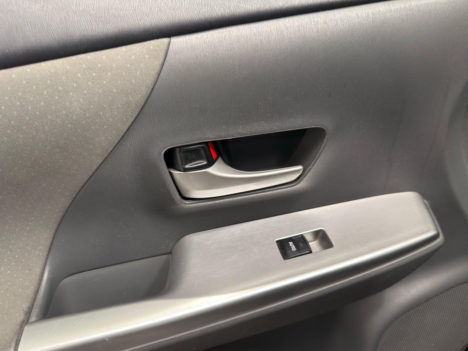 Used Toyota Prius+ 2014 for sale - 76109319: Photo 45