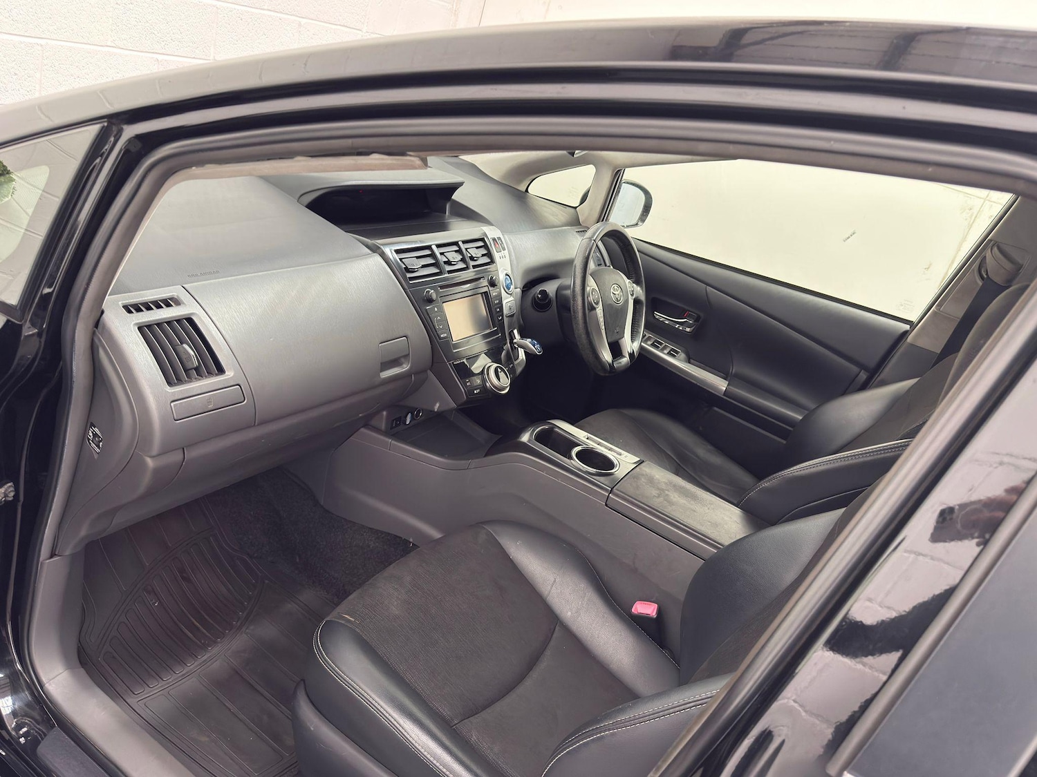 Used Toyota Prius+ 2014 for sale - 76109319: Photo 47