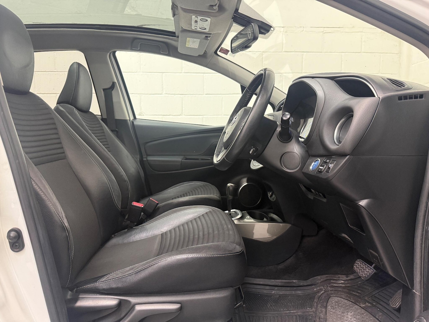 Used Toyota Yaris 2014 for sale - 76380998: Photo 26
