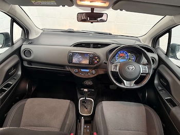 Used Toyota Yaris 2015 for sale - 79605825: Photo