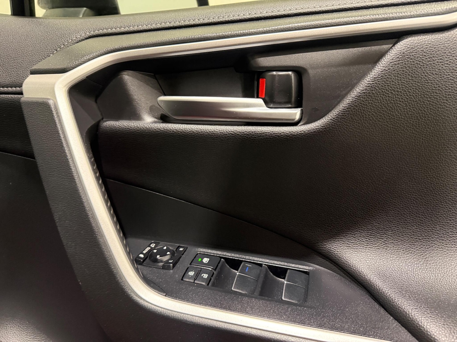 Used Toyota RAV4 for sale - 76528018: Photo 26