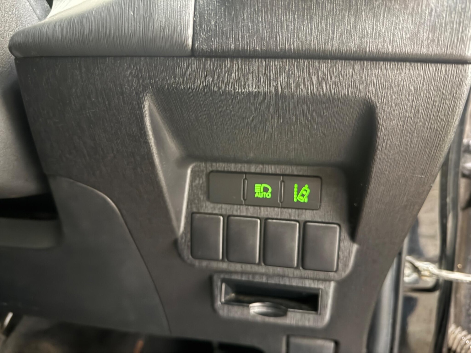 Used Toyota Prius+ 2018 for sale - 78020382: Photo 30