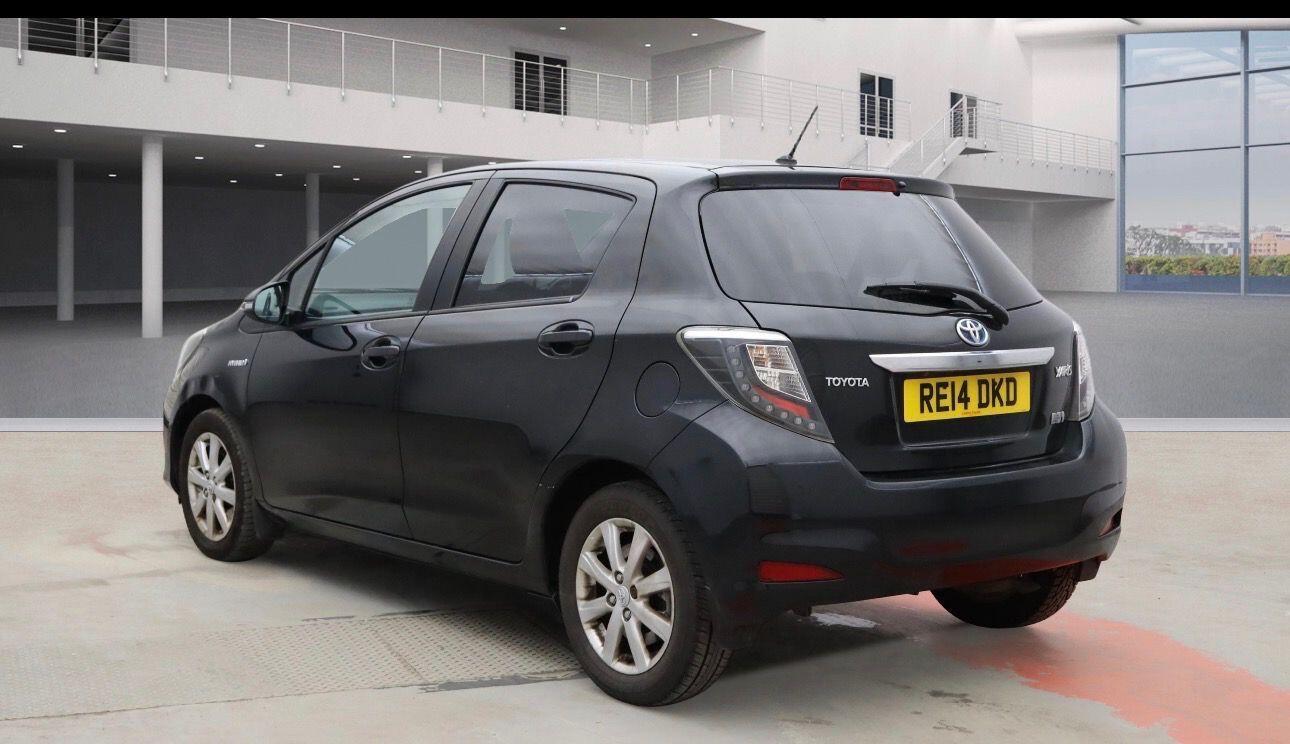 Used Toyota Yaris for sale - 77852824: Photo 2