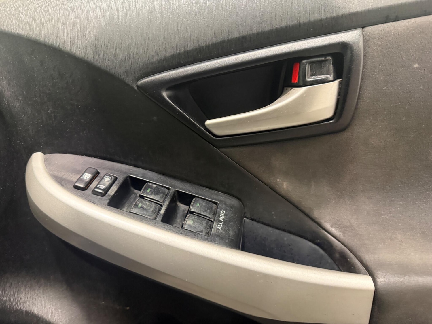 Used Toyota Prius 2013 for sale - 77144121: Photo 28