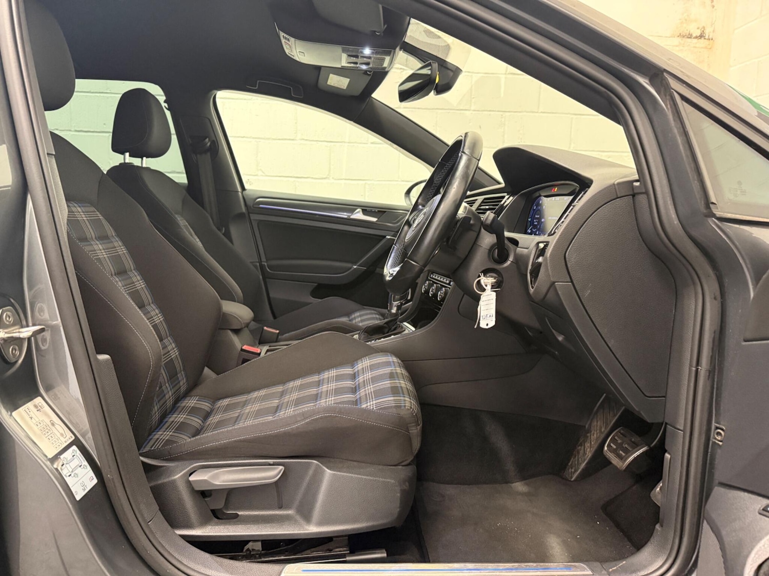 Used Volkswagen Golf 2017 for sale - 77101630: Photo 18